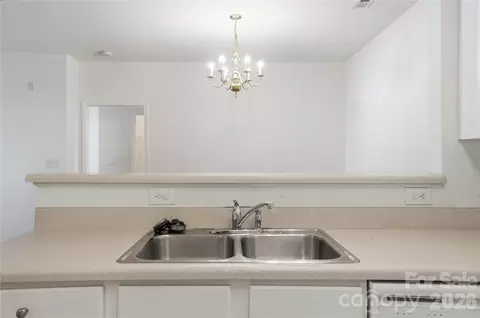Kitchen - 16742 Amberside E Rd E, Cornelius, NC 28031 photo 4 of 4