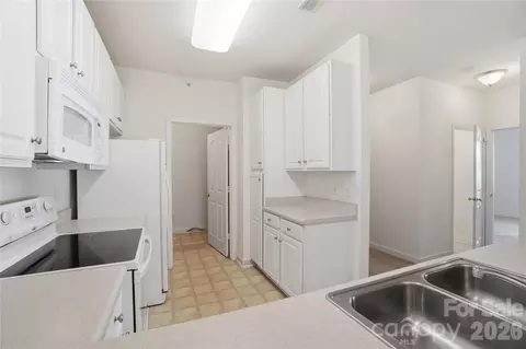 Kitchen - 16742 Amberside E Rd E, Cornelius, NC 28031 photo 2 of 4