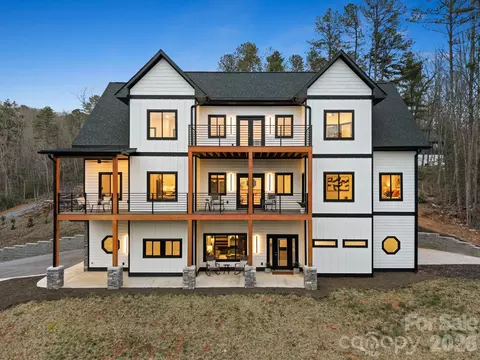 74 Jeranna Rd, Mills River, NC 28759