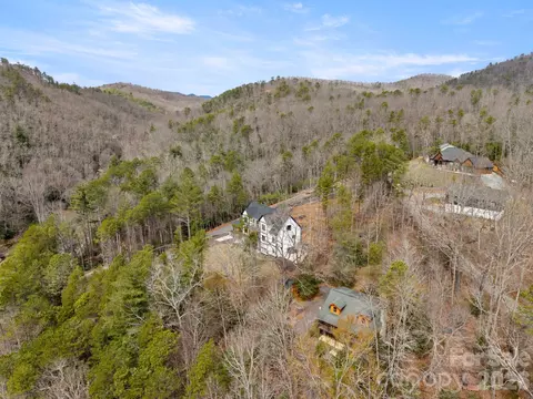74 Jeranna Rd, Mills River, NC 28759