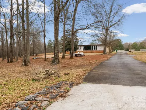 166 Fleece Ln, Mooresboro, NC 28114