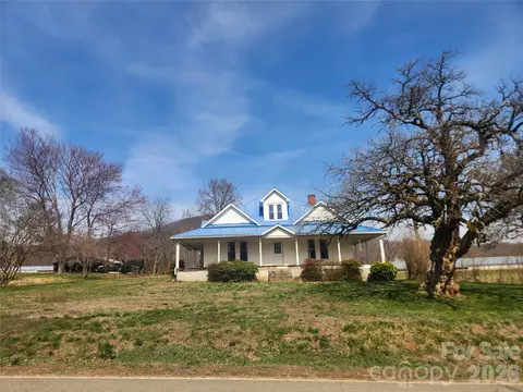 363 Center Church Rd, Hiddenite, NC 28636
