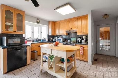 Kitchen - 1643 Old Pardue Rd, Lancaster, SC 29720 photo 2 of 6