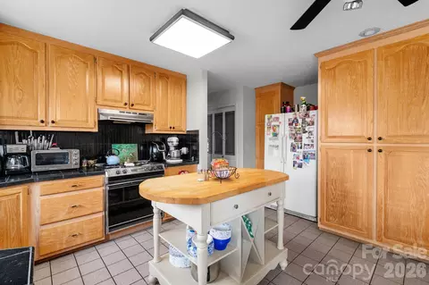 Kitchen - 1643 Old Pardue Rd, Lancaster, SC 29720 photo 3 of 6