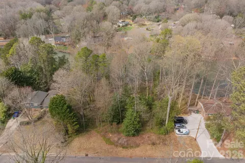 Oakwood Lane, Charlotte, NC 28215