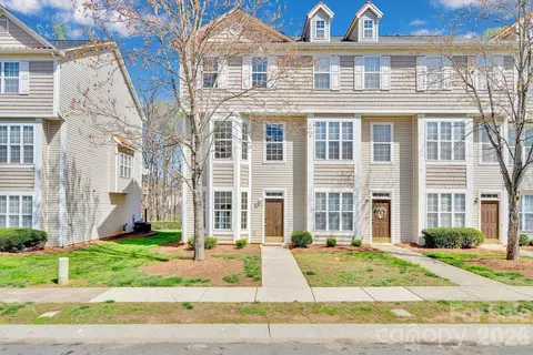 8131 Kings Creek Dr, Charlotte, NC 28273
