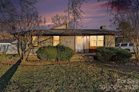 402 Shinnville Rd, Mooresville, NC 28115