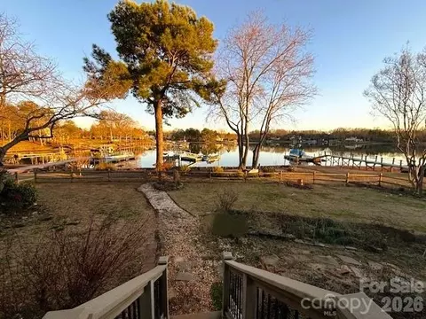 View/Area - 20139 Rainbow Cir, Cornelius, NC 28031 photo 6 of 9