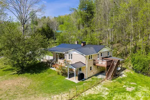 913 Dorothy St, Hendersonville, NC 28791