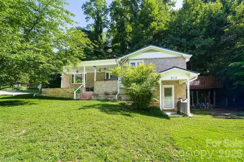 913 Dorothy St, Hendersonville, NC 28791