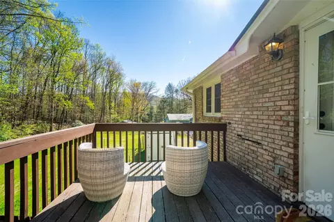 913 Dorothy St, Hendersonville, NC 28791