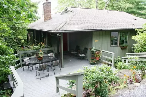 31 Rhododendron Rd, Black Mountain, NC 28711