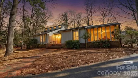 8509 Waters Point Ct, Charlotte, NC 28277