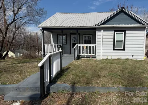 703 Stage Nw St NW, Lenoir, NC 28645
