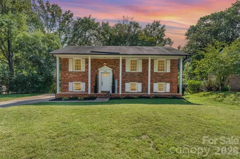 6000 Ferndale Pl, Charlotte, NC 28215
