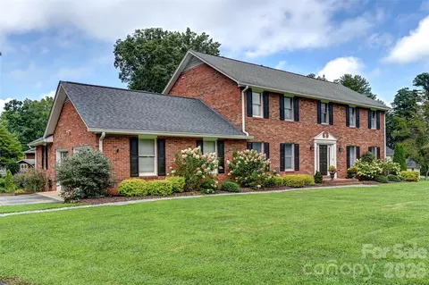 507 Fenwick Ct, Hendersonville, NC 28739