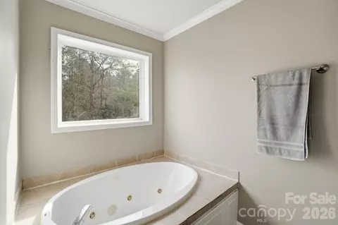 Bath - 9665 Autumn Cir, Davidson, NC 28036 photo 2 of 3