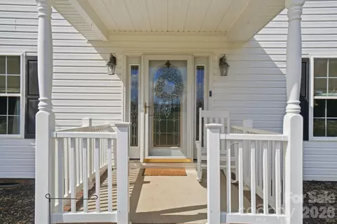 Exterior - 9665 Autumn Cir, Davidson, NC 28036 photo 2 of 4