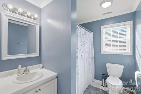 Bath - 9665 Autumn Cir, Davidson, NC 28036 photo 3 of 3