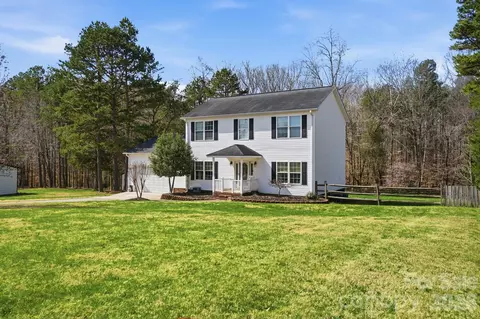 Exterior - 9665 Autumn Cir, Davidson, NC 28036 photo 1 of 4