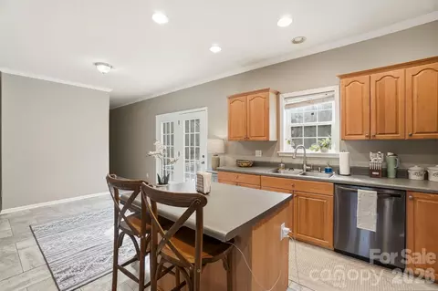Kitchen - 9665 Autumn Cir, Davidson, NC 28036 photo 2 of 2