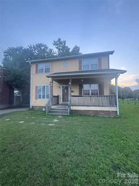 305 Mobley St, Clover, SC 29710