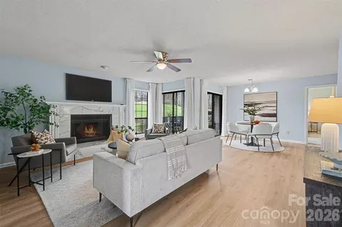 5866 Harris Grove Ln, Charlotte, NC 28212