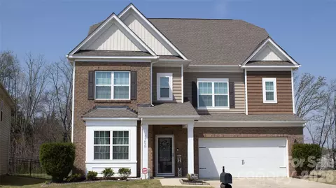 13430 Canterbury Castle Dr, Charlotte, NC 28273