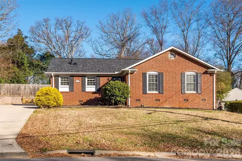 7117 Woodstream Dr, Charlotte, NC 28210