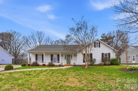2700 Lytham Dr, Charlotte, NC 28210