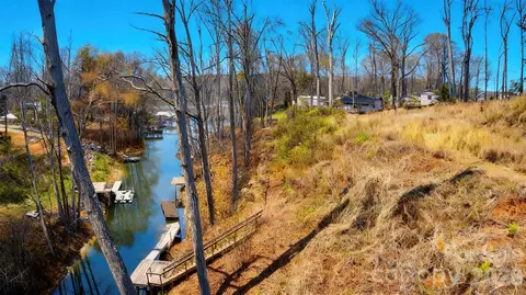 3700 Landmark Dr, Sherrills Ford, NC 28673