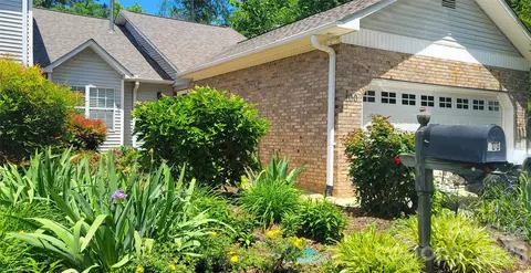 100 Thistle Knoll Ct, Asheville, NC 28803