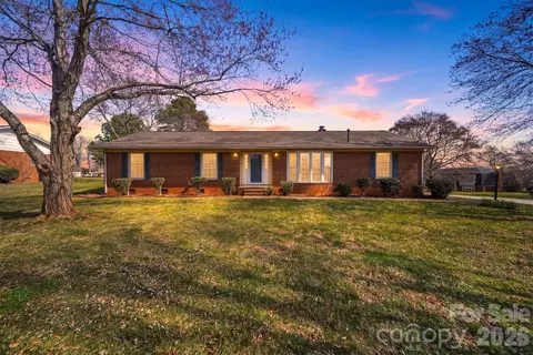 2010 Elizabeth Ave, Hickory, NC 28602