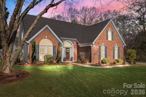 646 Franklin Grove Dr, Mooresville, NC 28115