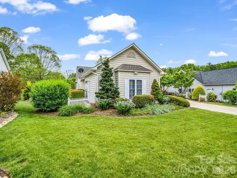276 Cambridge Dr, Brevard, NC 28712