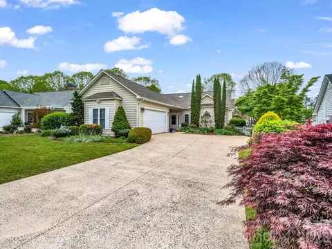 276 Cambridge Dr, Brevard, NC 28712