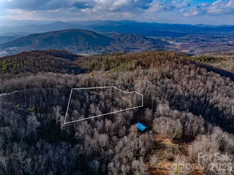 582 Faircrest Ln, Hendersonville, NC 28792