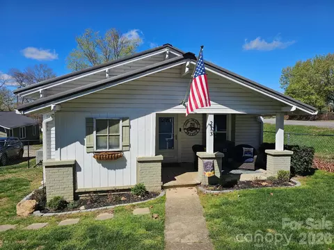 213 Colombo Nw St NW, Valdese, NC 28690
