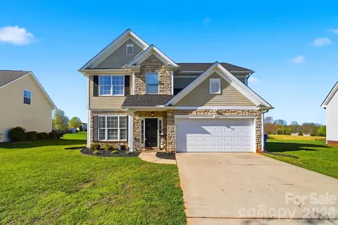 5050 Orchard Park Dr, Hickory, NC 28602