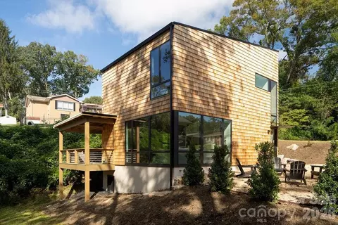 7 Haith Dr, Asheville, NC 28801