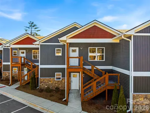 143 Carver 10 St #10, Brevard, NC 28712