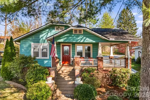 1207 Willow Rd, Hendersonville, NC 28739