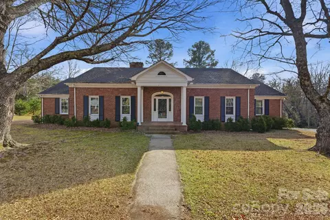 201 Hillcrest Dr, Winnsboro, SC 29180