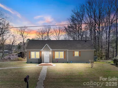 500 Pineywood Rd, Thomasville, NC 27360