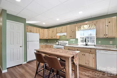 308 Lakeview Dr, Deep Gap, NC 28618 photo 10