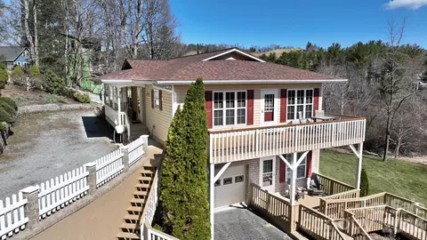 308 Lakeview Dr, Deep Gap, NC 28618