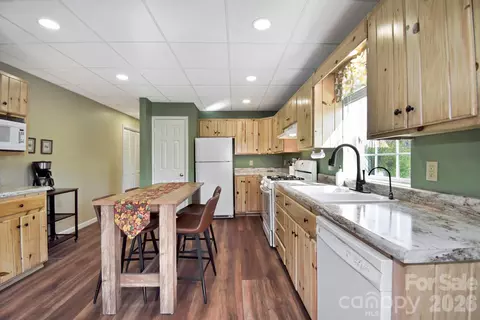 308 Lakeview Dr, Deep Gap, NC 28618 photo 9