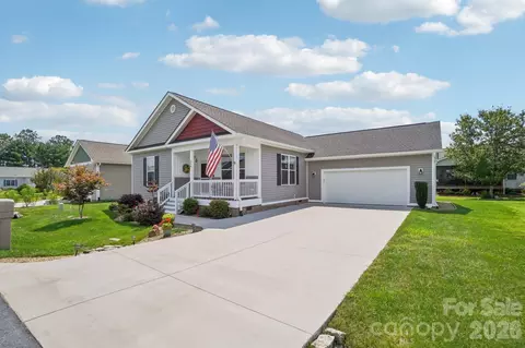 244 Beechnut Dr, Hendersonville, NC 28739