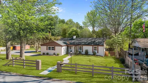 1722 Hartford Dr, Gastonia, NC 28052
