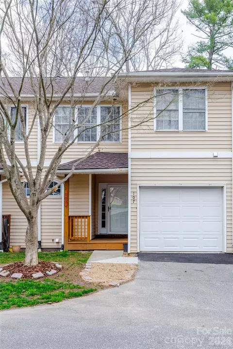 107 Farm Ln, Mills River, NC 28759